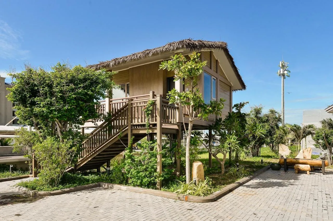 Lan Rung Beach Resort Long Hải 4*,