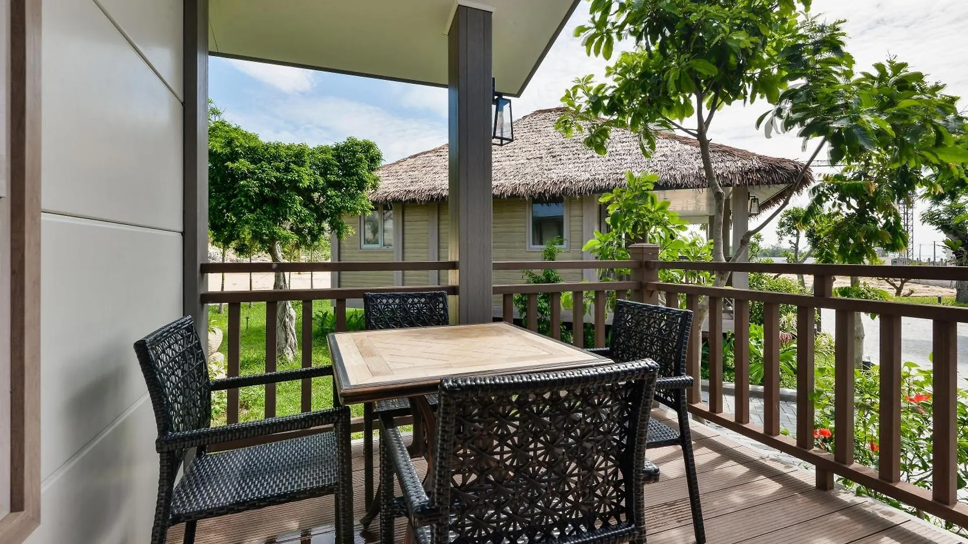 Lan Rung Beach Resort Long Hải