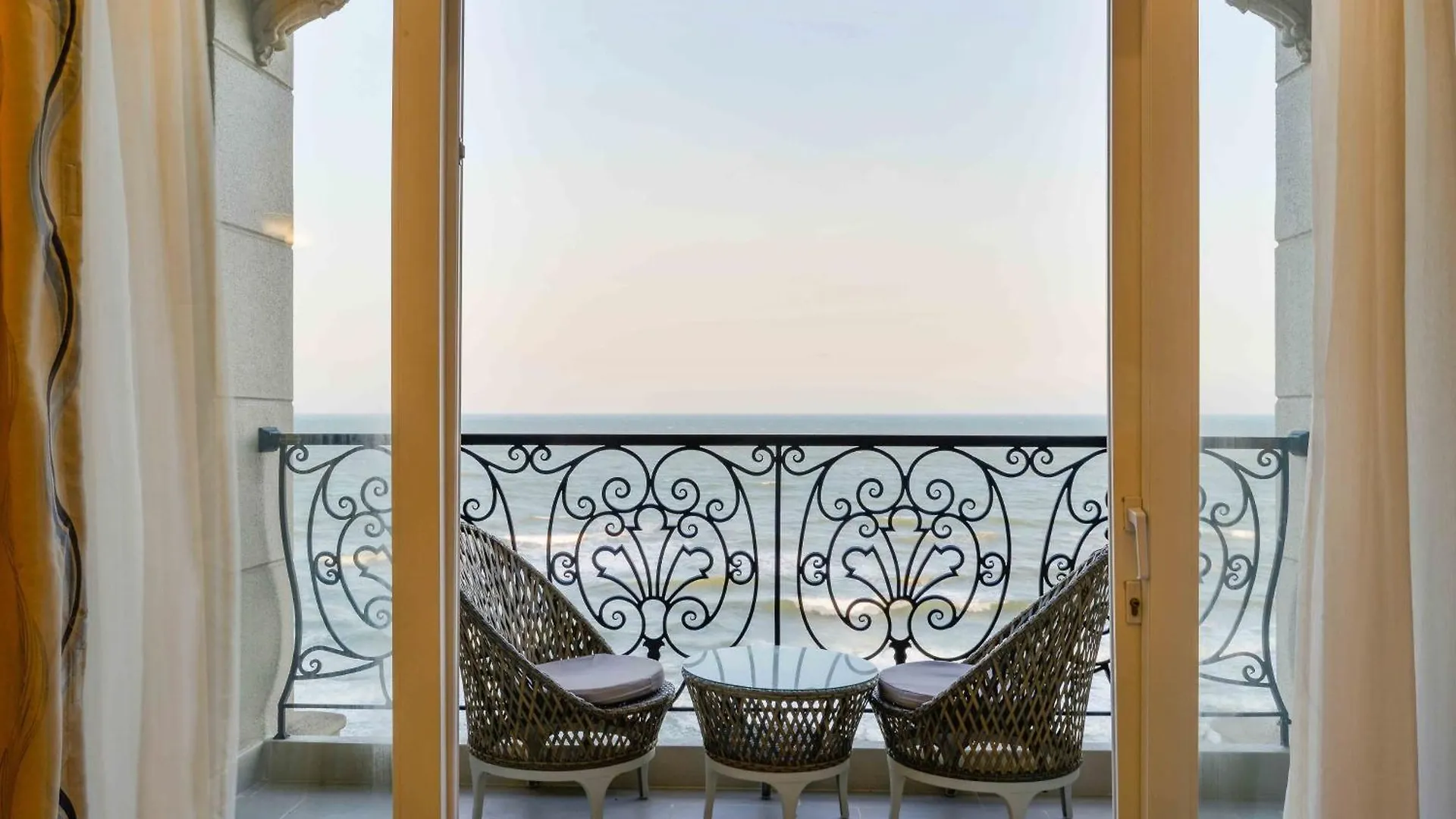 Lan Rung Beach Resort Long Hải